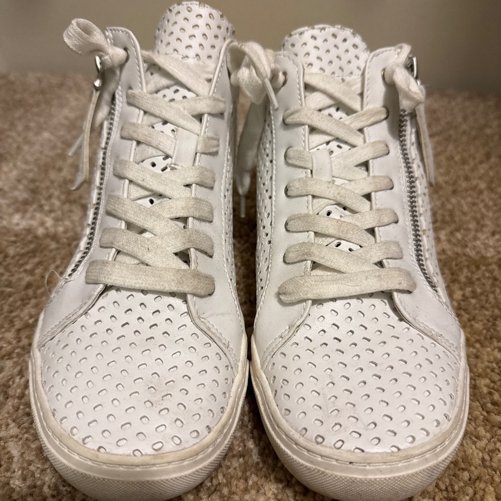 Fashion tennis shoe